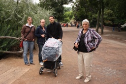 Simone, Wencke, Christian und Uroma Christa im Zoo